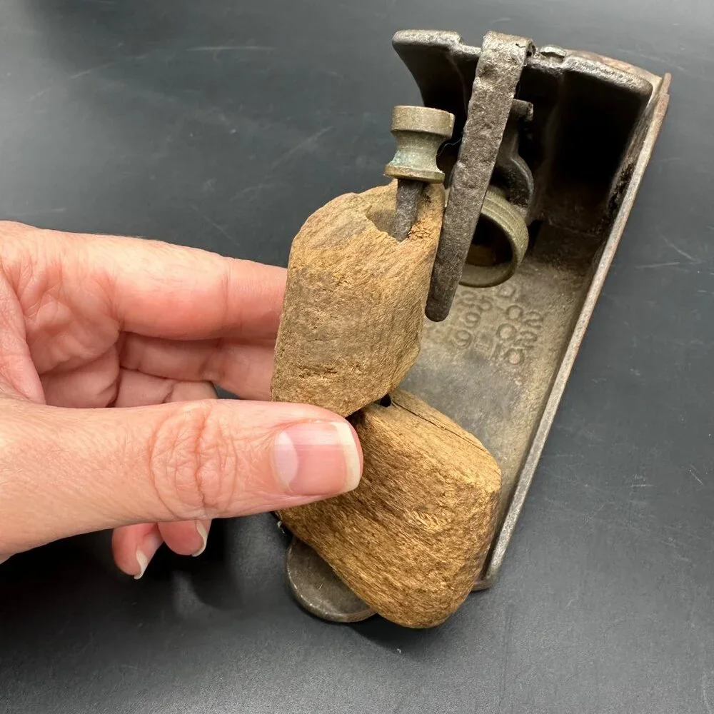 Antique Bailey No 4 Wood Plane Smoothing Hand Tool Manual Rustic 1910 READ - Picture 10 of 13